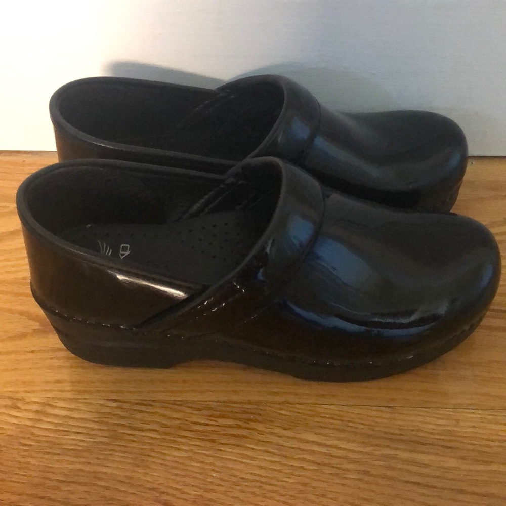 Black Danskos size 8 - only worn once!!